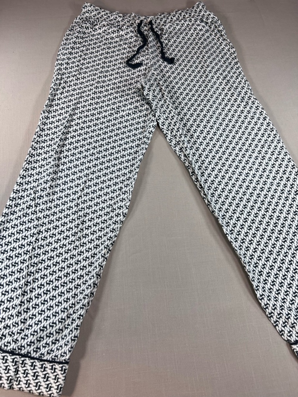 Victoria’s Secret Reindeer Print Pajama Pants - XS - Picture 2 of 11